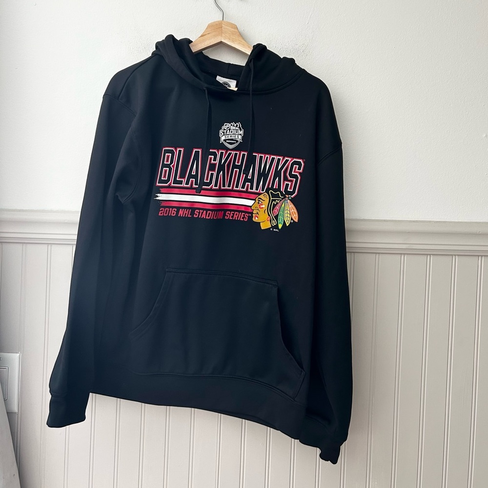 Chicago Blackhawks Women’s Medium Black Stadium Series Hoodie 2016 NHL